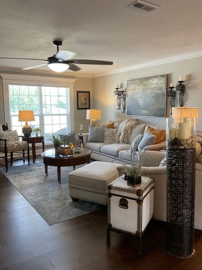 Building Photo - Maryville 37803 - 3 Bedroom 2 bath one level home just outside the city limits - Contact Ed Johns...