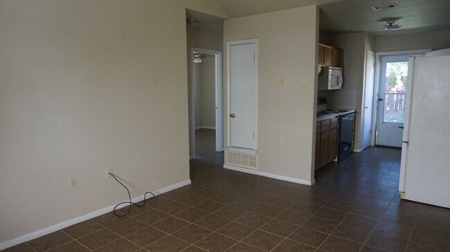 Foto del edificio - 310 W Washington Ave