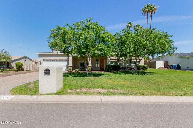 Foto del edificio - 3748 E Hazelwood St