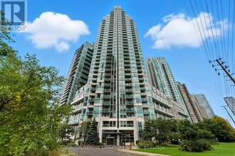 Building Photo - 220 Burnhamthorpe Rd W
