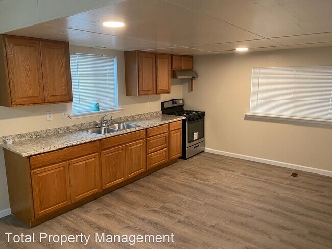 Building Photo - 3 br, 1 bath House - 33111 Road 160