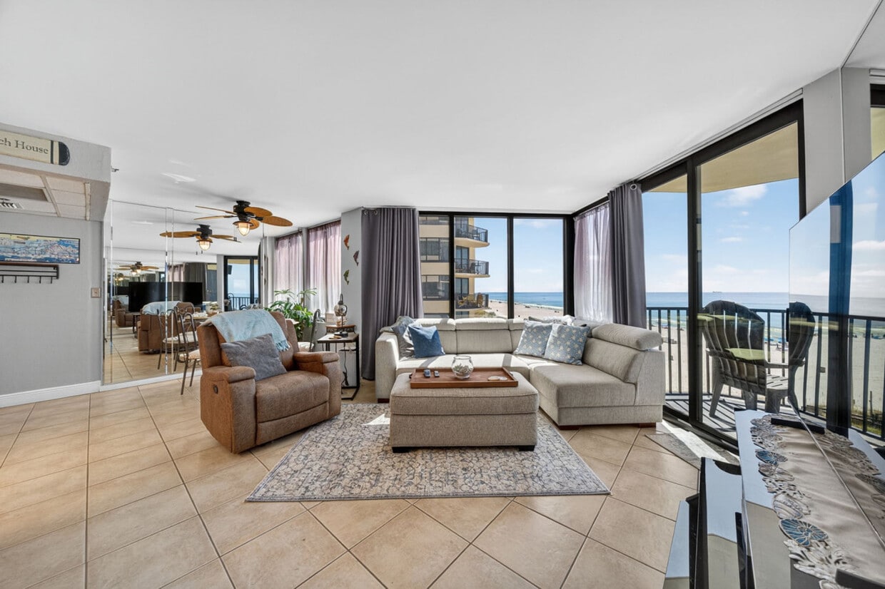 Foto principal - 9850 S Thomas Dr