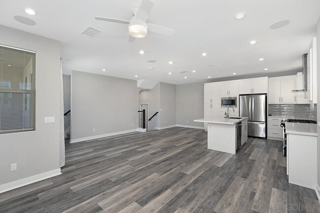 Building Photo - 2701 Community Dr