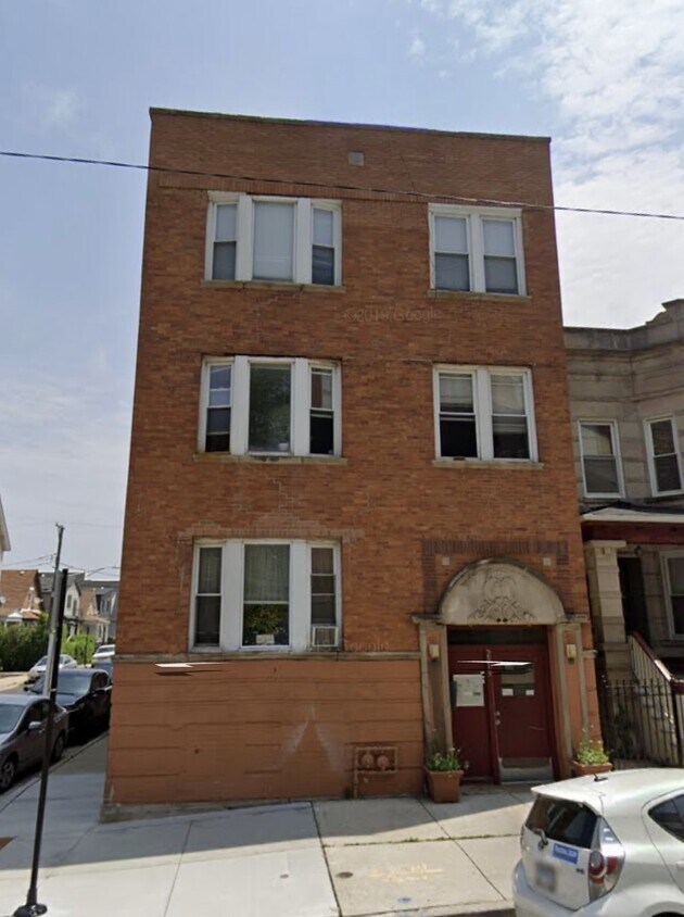 Primary Photo - 2313 Albany N Ave