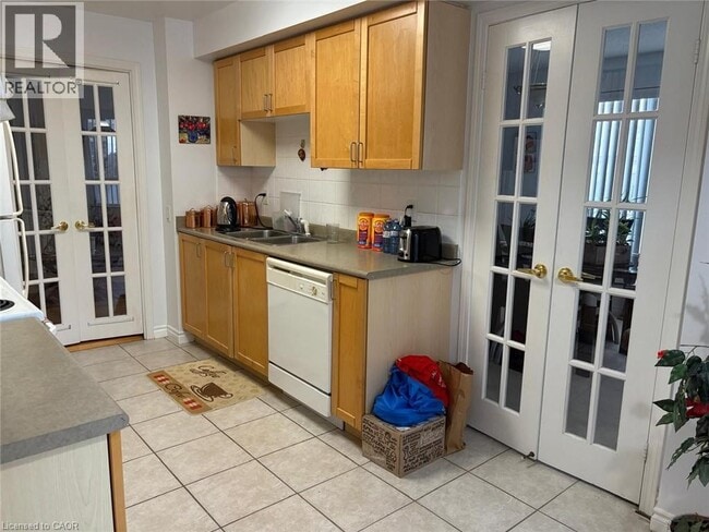 Building Photo - 25 Kingsbridge Garden Cir