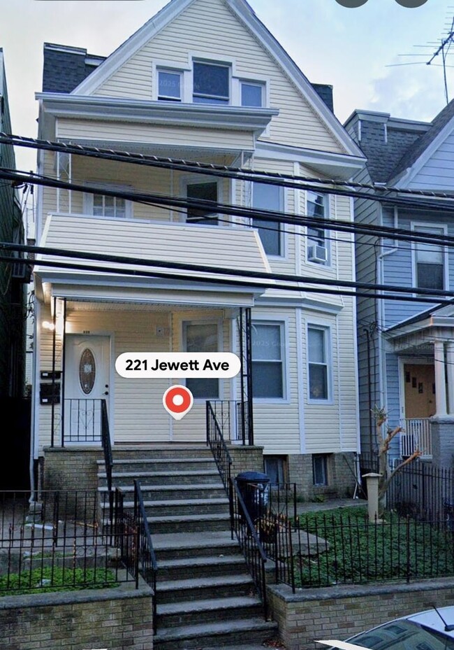 Building Photo - 221 Jewett Ave