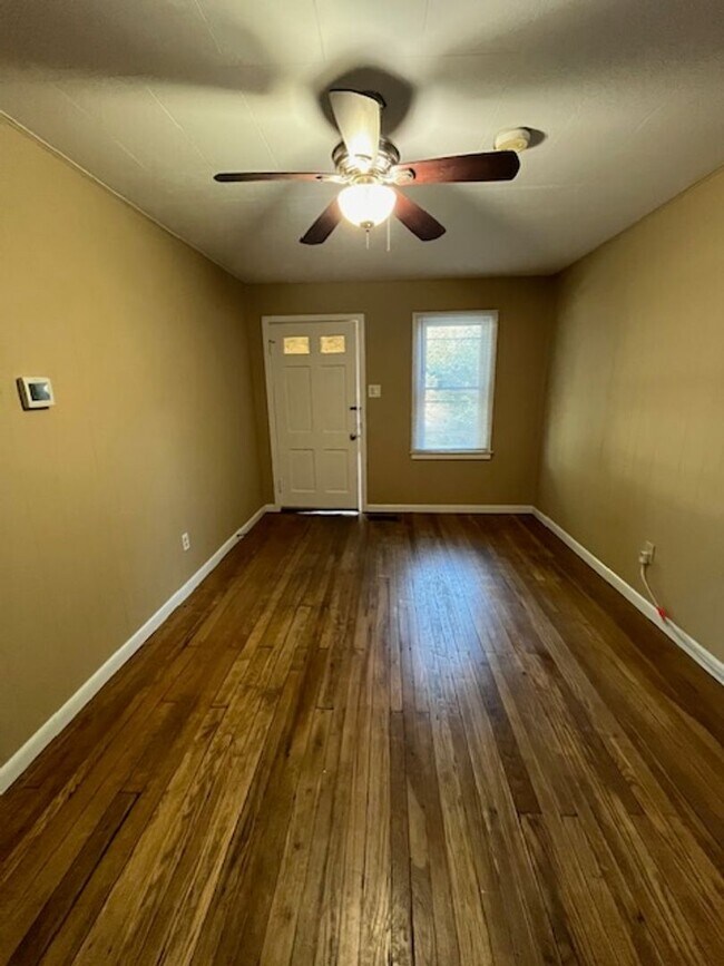 Foto del edificio - 2 bedroom, 1 bathroom home located in the heart of Lexington