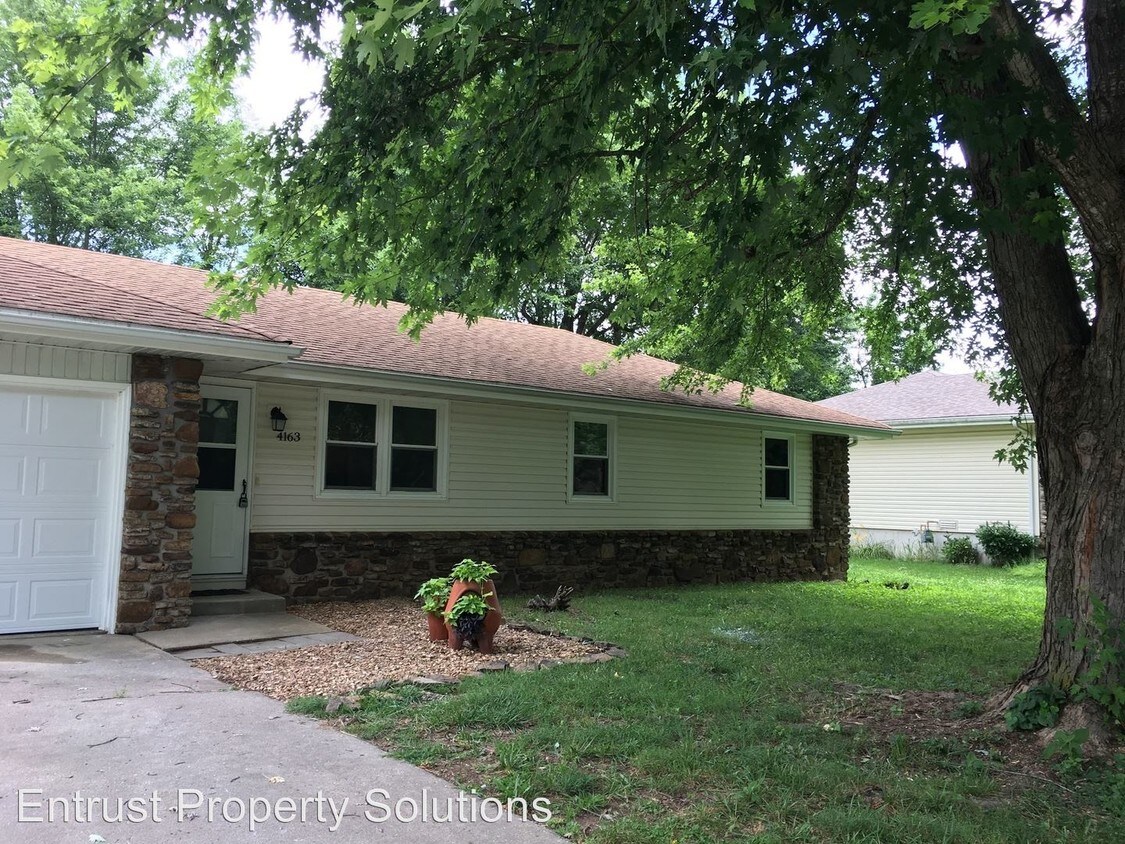 4163 W Gardenia Dr, Battlefield, MO 65619 House Rental in Battlefield