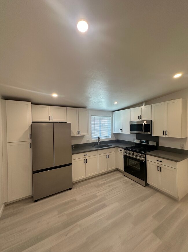 Building Photo - 44559 Palo Verde St