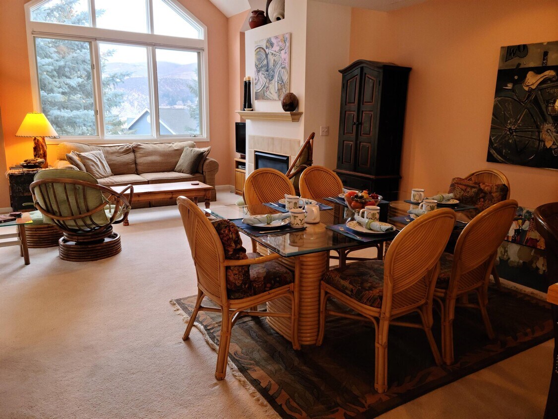 Primary Photo - 104 Castle Peak Ln