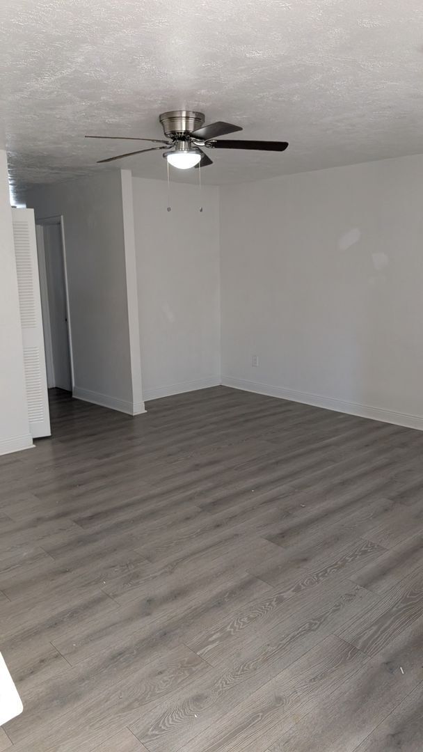 Foto del edificio - Two Bedrooms with terrace and fenced patio. Move in Special: Move before January 1sth for a secur...