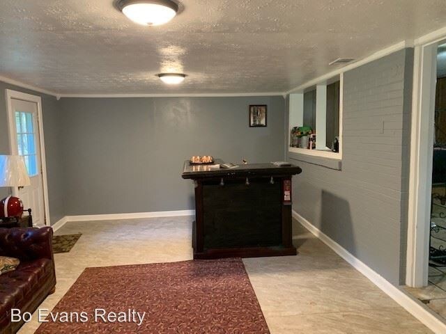 Building Photo - 3 br, 1 bath House - 145 Chester St
