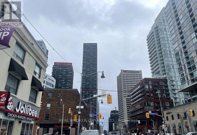 Photo du bâtiment - 2-2 Broadway Ave