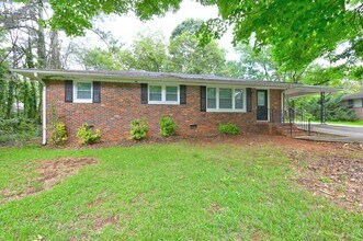 Building Photo - 2069 Hillcrest Dr