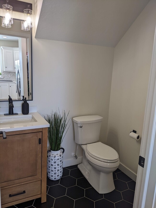 Building Photo - 497 S 750 E