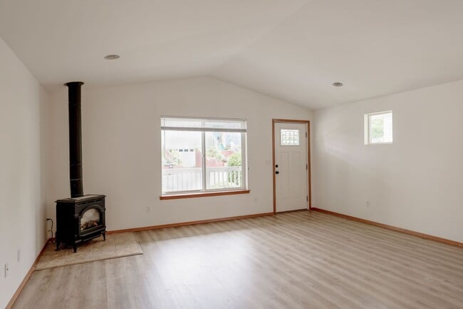 Building Photo - Adorable Everett Home for Lease