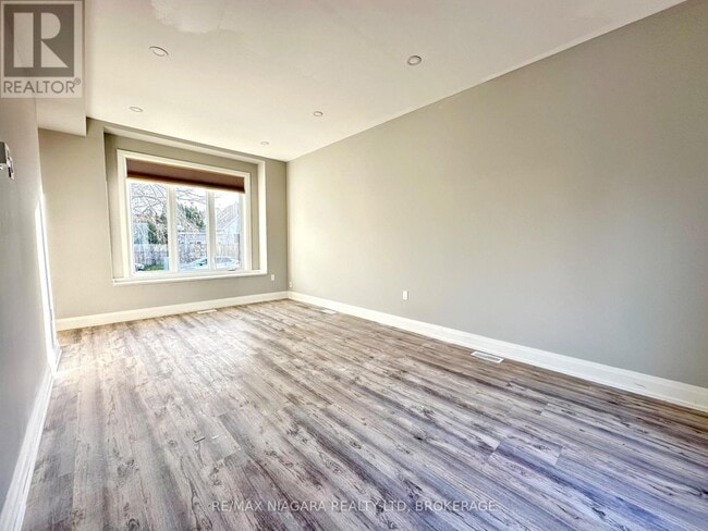 Building Photo - 39 Grove Ave