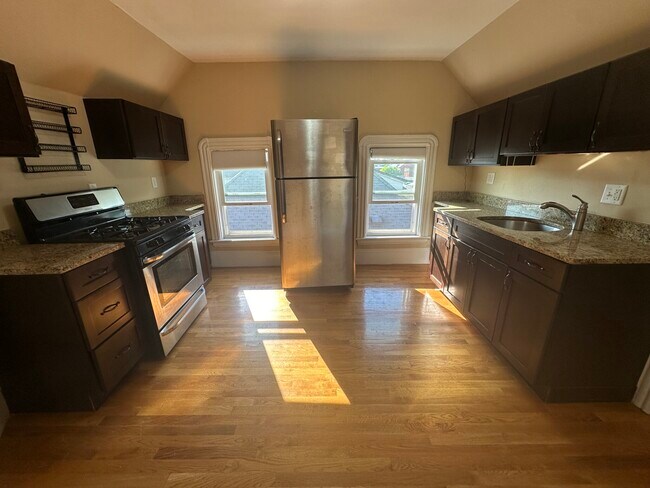 Building Photo - 355 Highland Ave