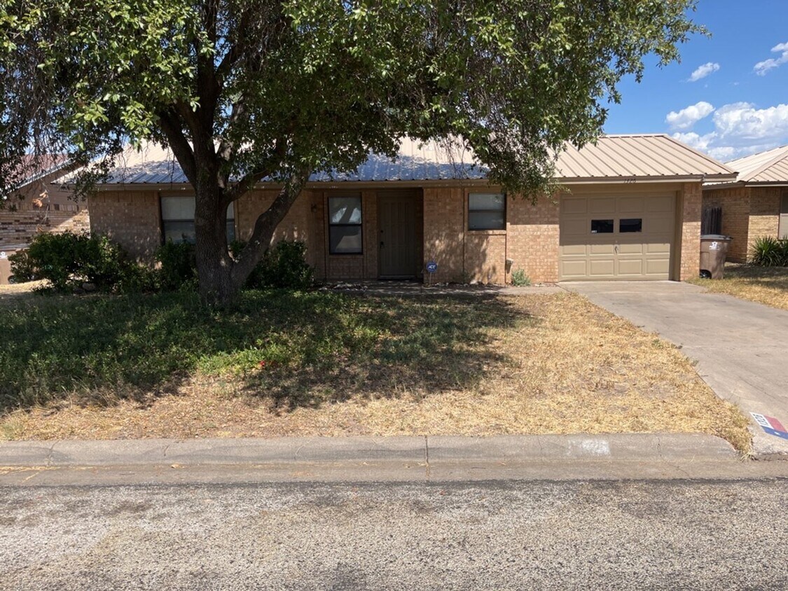 Primary Photo - Spacious 3 Bedroom 2 Bath home in PaulAnn ...