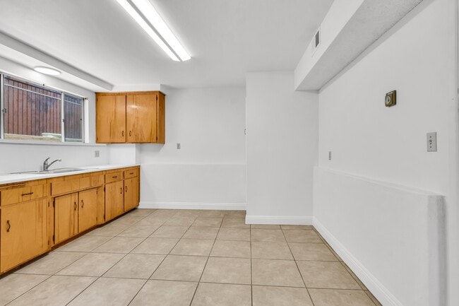 Building Photo - 4743 Choctaw Dr