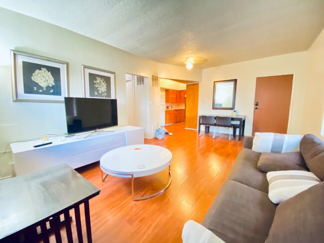 Foto del edificio - 2619 Ellendale Pl