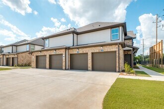 Building Photo - 137 Pk Pl Cir