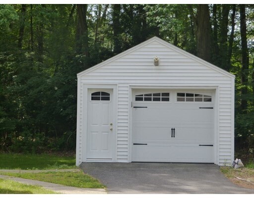 Foto del edificio - 285 Maple Rd