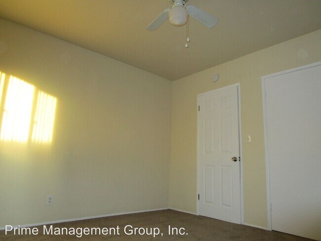 Building Photo - 12809 Oak St