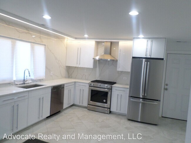 Foto del edificio - 3 br, 1 bath House - 14730 Honore Avenue