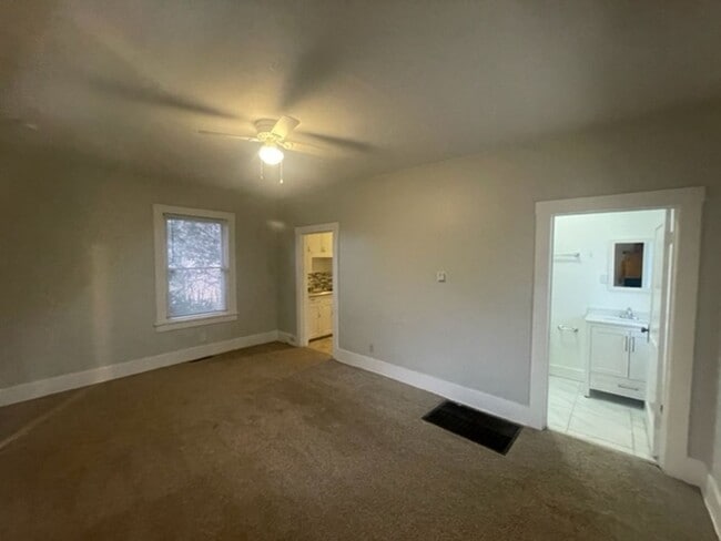 Foto del edificio - Adorable West Side Bungalow