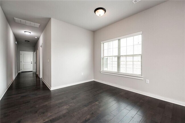Building Photo - 505 W Stoney Point Rd