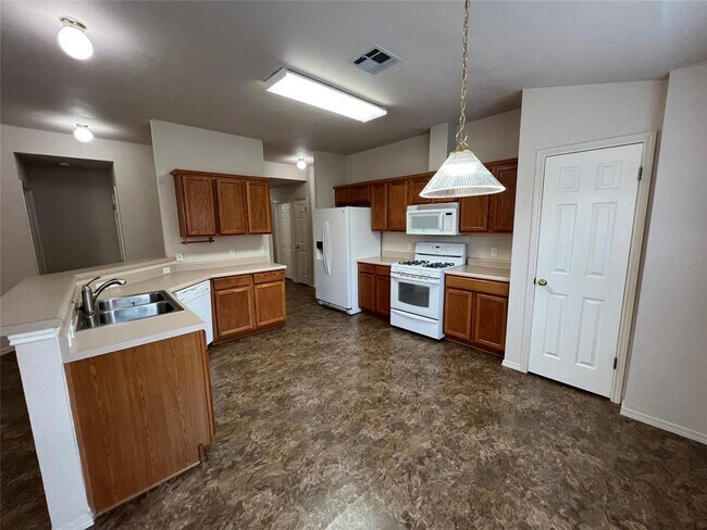 Building Photo - 14610 Rumfeldt St