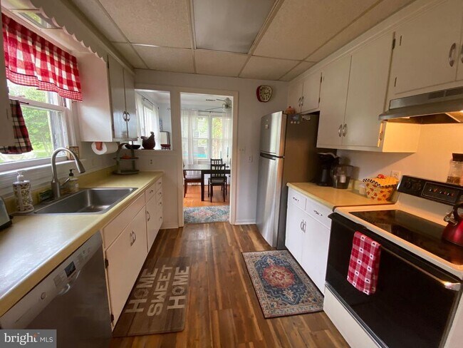 Building Photo - 1085 Rodgers Rd