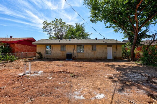 Foto del edificio - Newly Renovated and Beautiful 4 Bed 1 Bath...