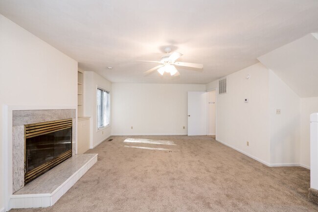 Foto del edificio - 3 BEDROOM 2.5 BATH DUPLEX NEAR MILITARY BASES