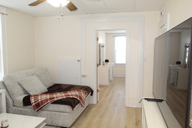 Foto del edificio - 24 Rutland Ave