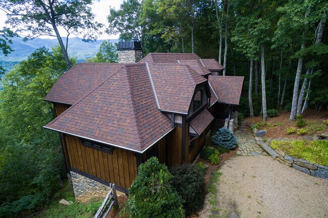 Foto del edificio - Beautiful Mountain home in Balsam Mountain Preserve Community $3500 a month with year-long lease