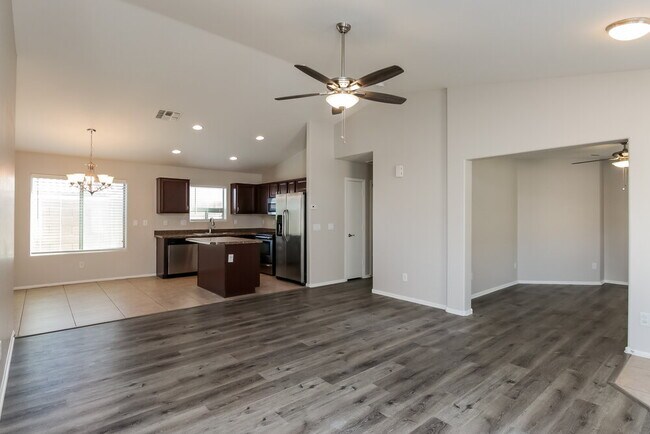 Foto del edificio - 1658 E Shari St