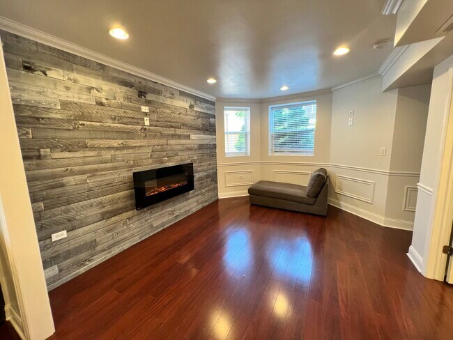 Foto del edificio - 2420 N Springfield Ave