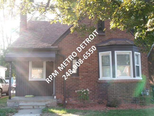 Foto del edificio - MOVE IN READY 3 BEDROOM BUNGALOW in DETROIT