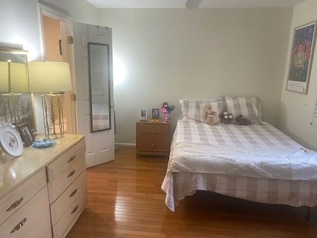 Building Photo - Two bedroom one and a half bath house for ...