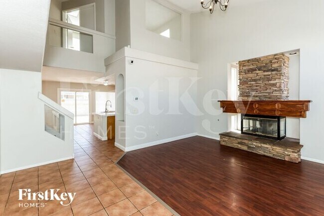 Foto del edificio - 8737 Raindrop Canyon Ave