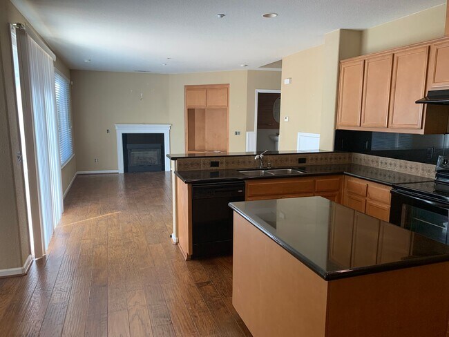 Foto del edificio - Beautiful 4 Bedroom, 2.5 Bath Brentwood Ro...