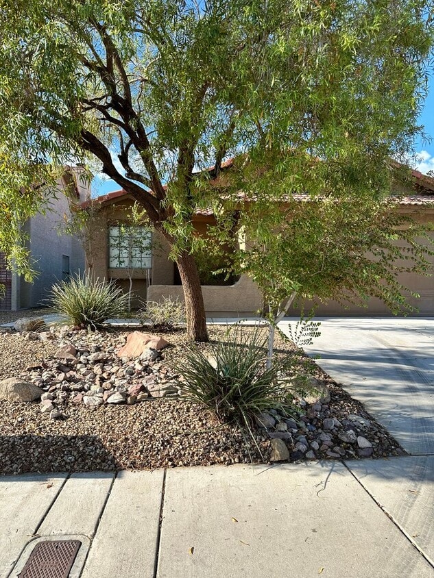Primary Photo - Gorgeous 2 bed/2Ba Home