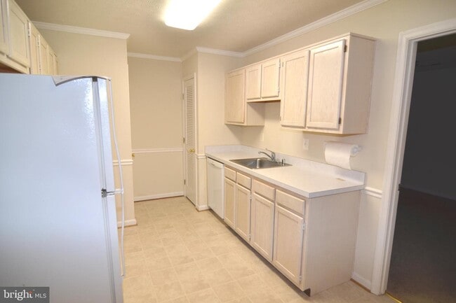 Building Photo - 47889 Piney Orchard St