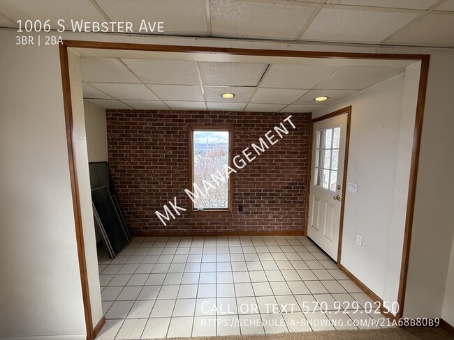 Building Photo - 3 bed/2 bath