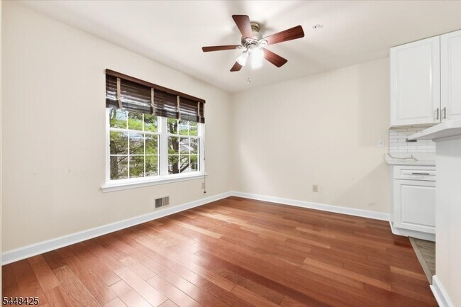 Building Photo - 604 Knollwood Ct