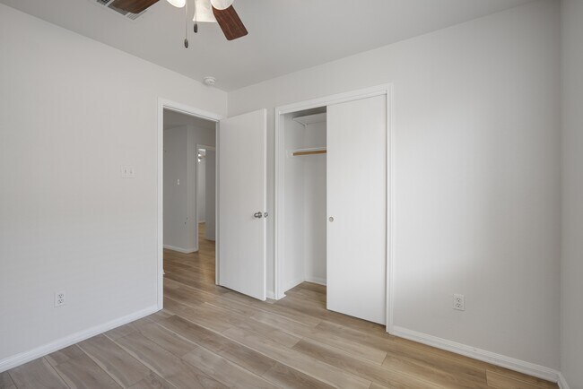 Foto del edificio - 1518 McCarthy Ave