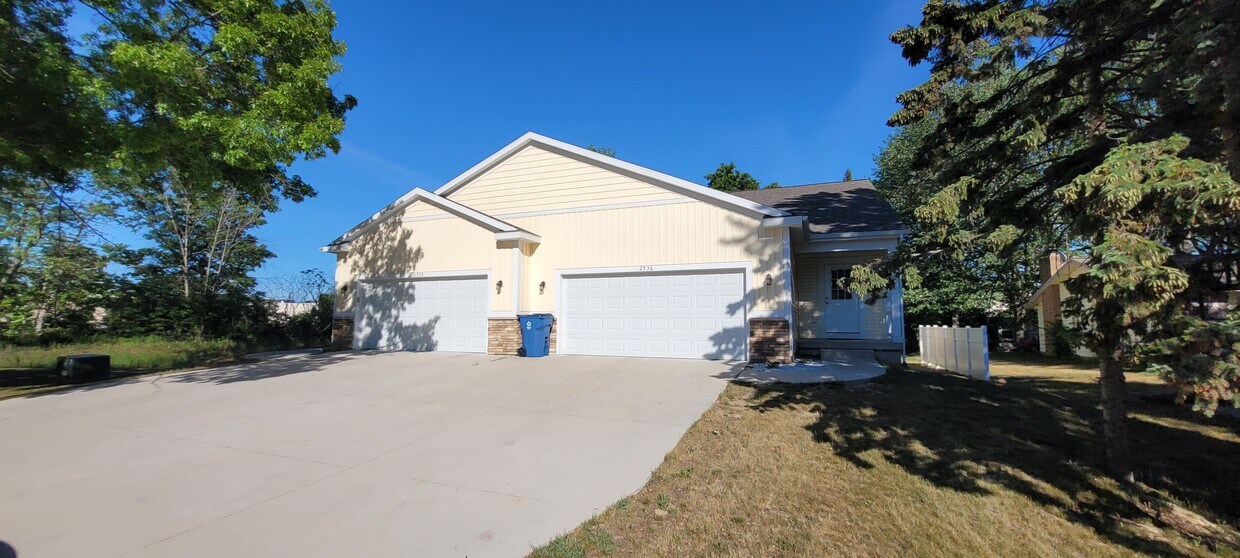 Primary Photo - 2936 Beeline Rd