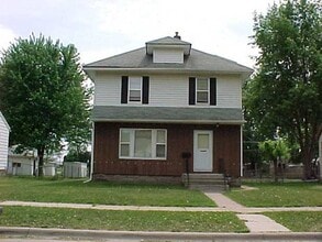 Building Photo - 623 Riehl St